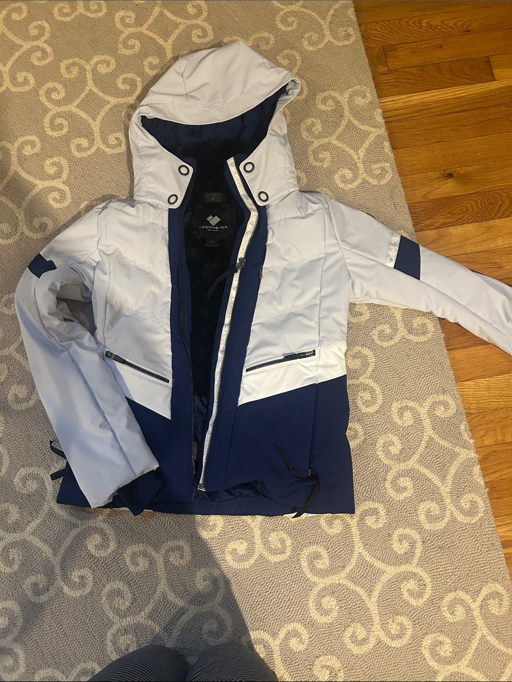 Obermeyer Navy and lt blue Ski Jacket- women’s size 2 (fits more like a youth 14